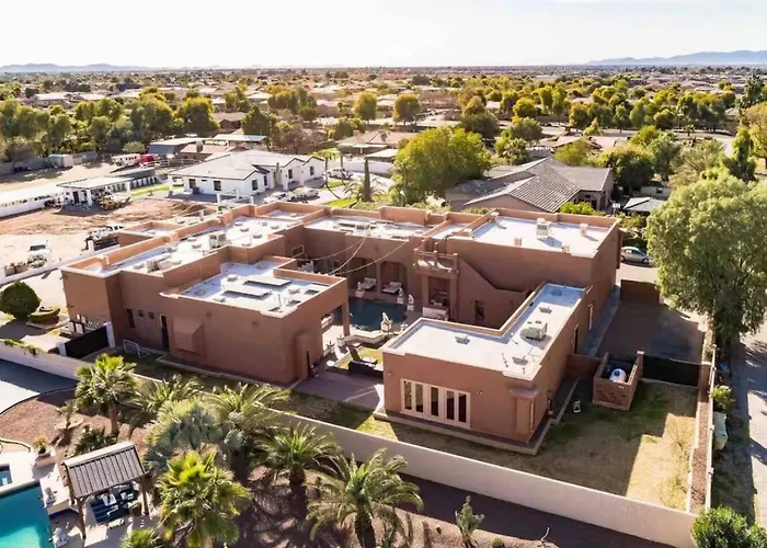 Getaway W/ Pool, Game & Theater * Glendale