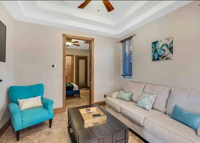 Getaway W/ Pool, Game & Theater Holiday home Glendale