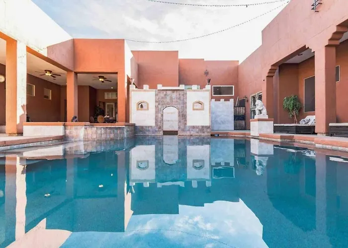 Getaway W/ Pool, Game & Theater Holiday home Glendale
