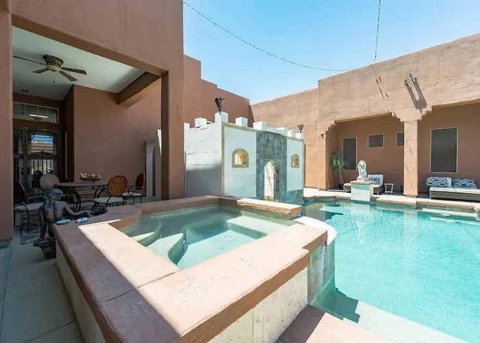 Holiday home Getaway W/ Pool, Game & Theater Glendale