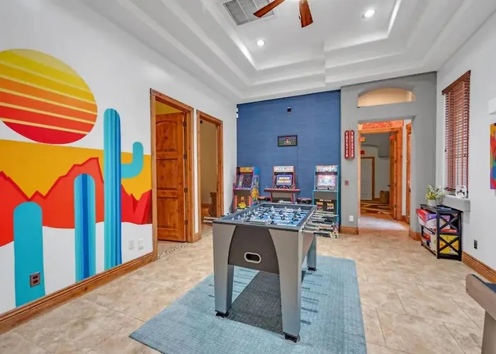 Getaway W/ Pool, Game & Theater * Glendale