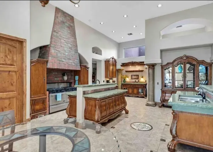 Getaway W/ Pool, Game & Theater Holiday home *