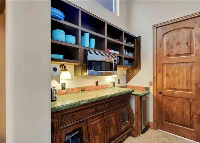 Getaway W/ Pool, Game & Theater Holiday home
