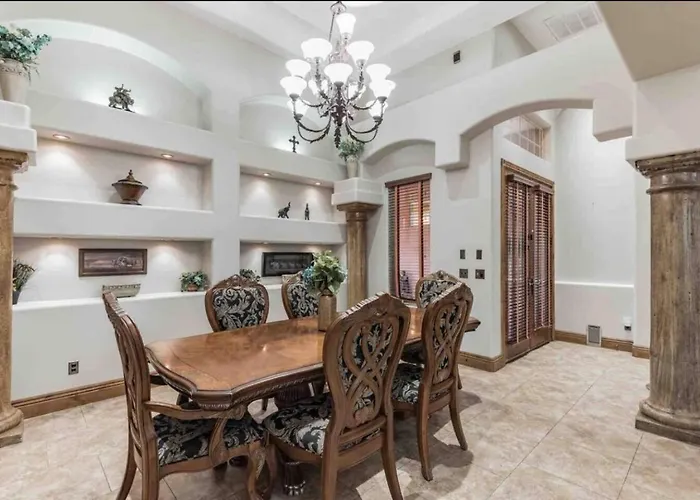 Holiday home Getaway W/ Pool, Game & Theater