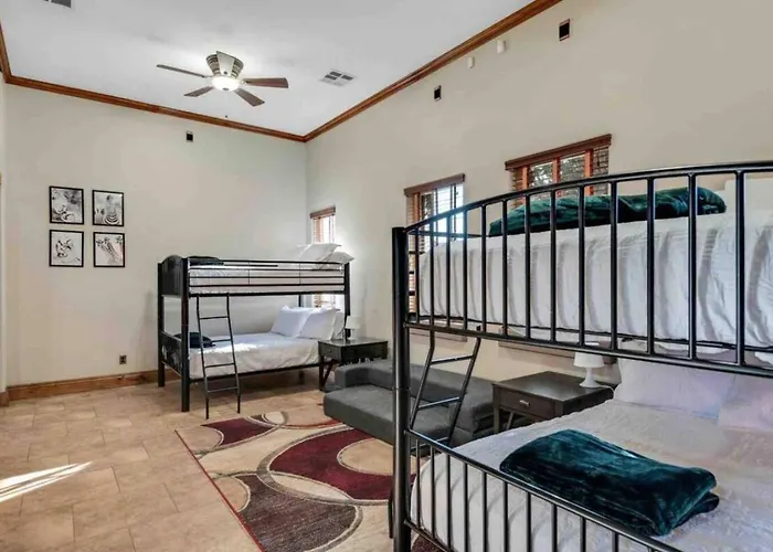 Holiday home Getaway W/ Pool, Game & Theater