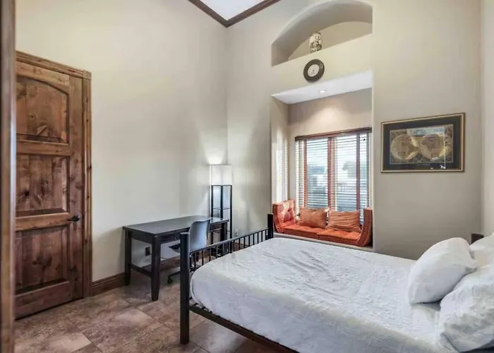 Holiday home Getaway W/ Pool, Game & Theater *