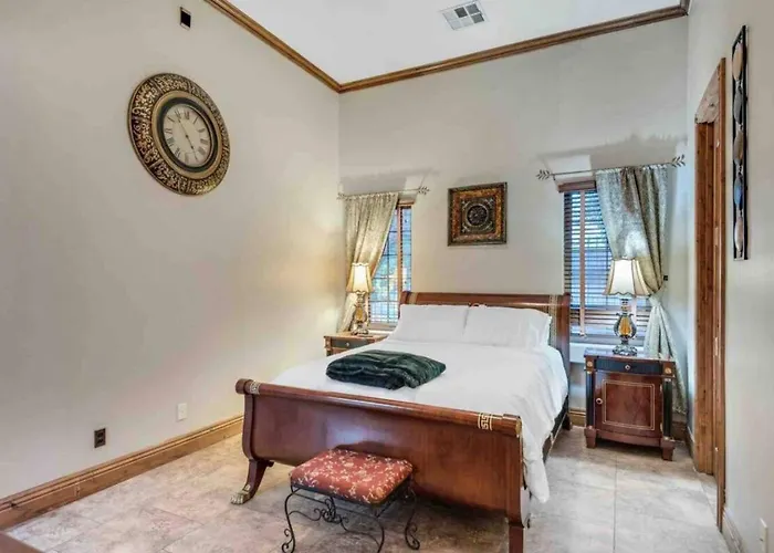 Holiday home Getaway W/ Pool, Game & Theater