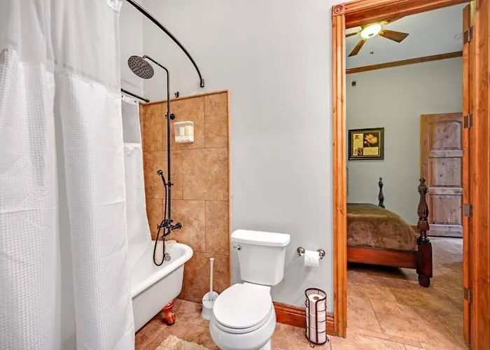 Holiday home Getaway W/ Pool, Game & Theater