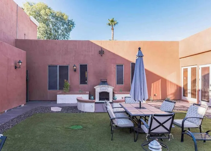 Holiday home Getaway W/ Pool, Game & Theater Glendale